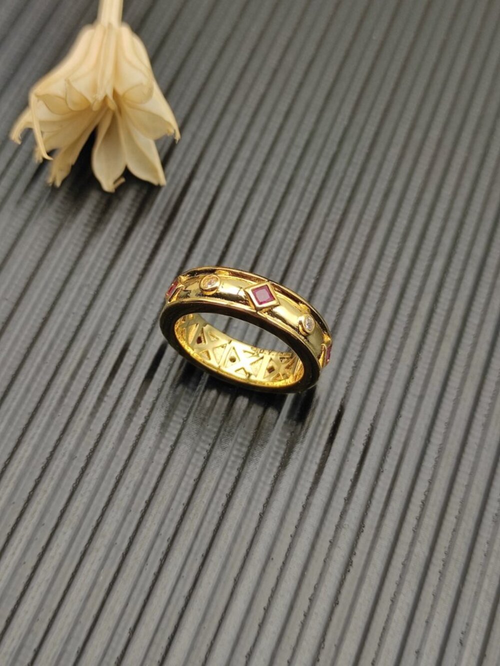 David Yurman gold ring with red diamonds, size: 6-7-8-9